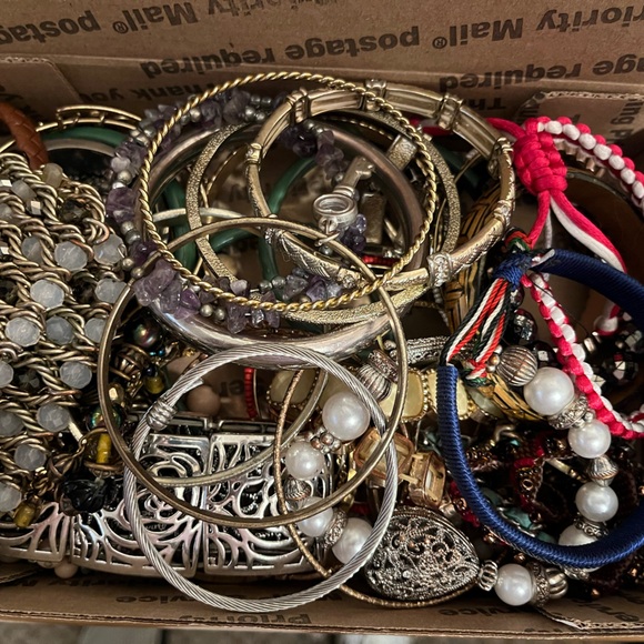 Repurpose junk bracelet lot, Lot 1001 - Picture 1 of 10